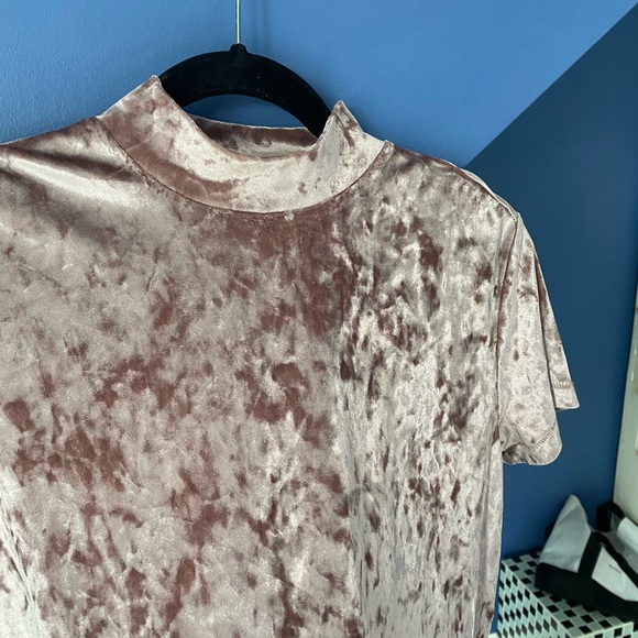 Crushed velvet mock neck top - Picture 3 of 4
